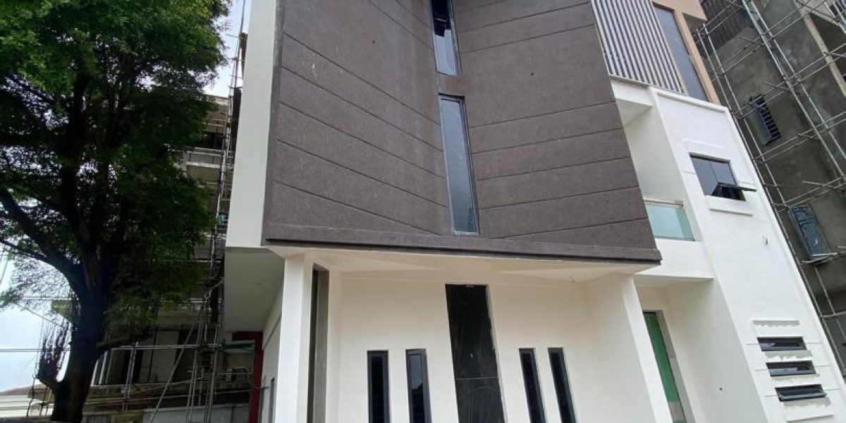 Detached 5-Bedroom House for Sale in Ikoyi